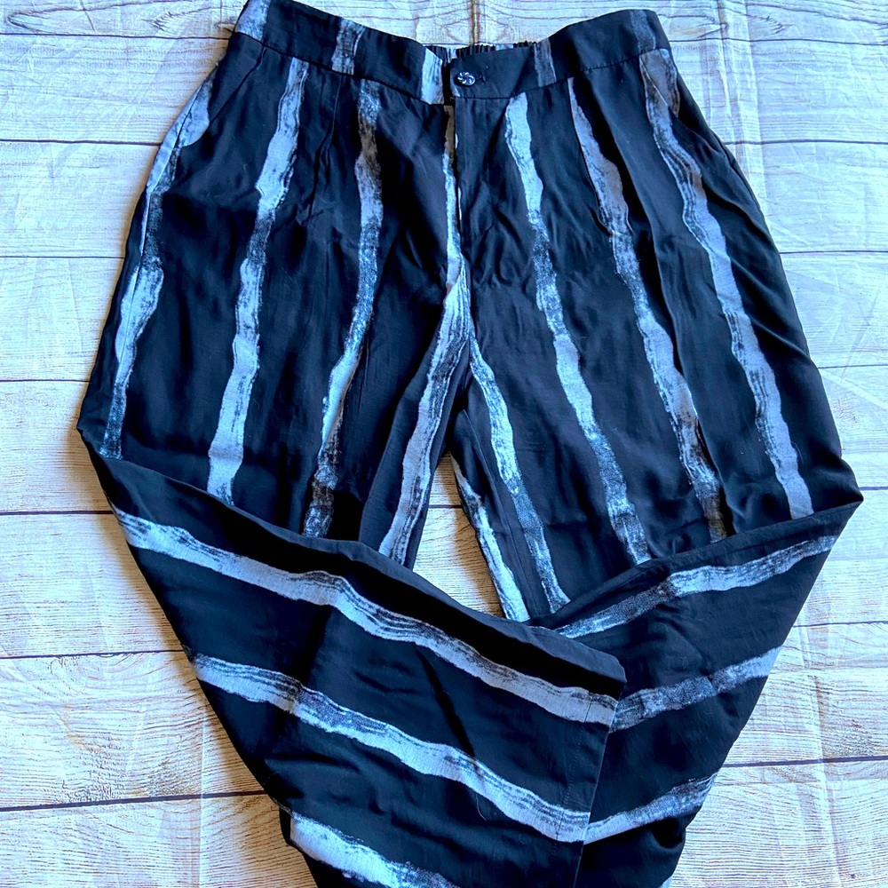 Women’s XL striped flair pants.